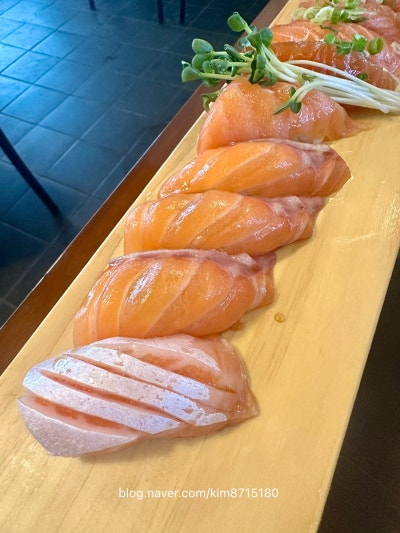 신림 맛집 연어시사케동｜쫀득한 숙성연어에 서비스까지 뒤집어진 신림 연어맛집