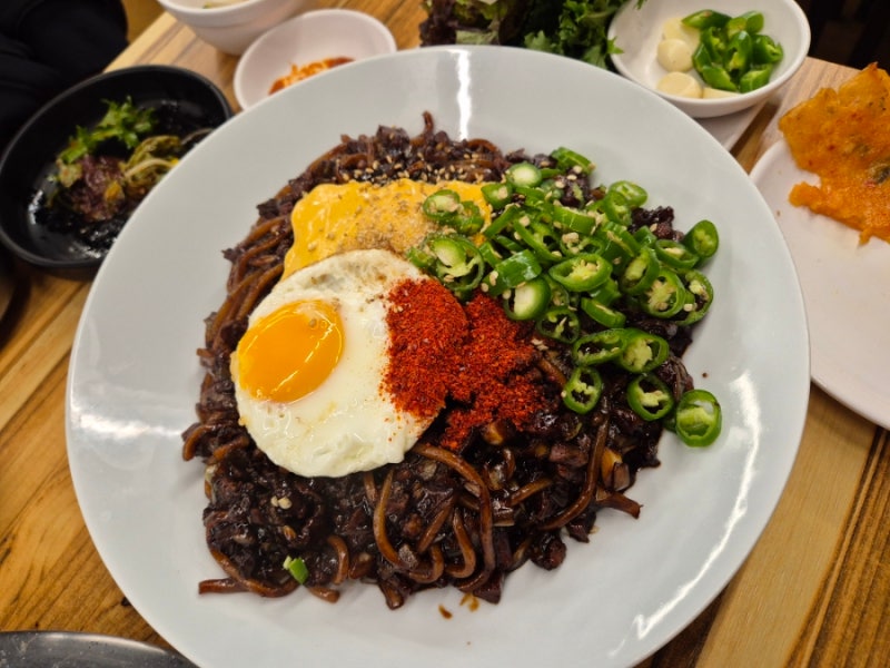 [춘천 거두리] 두툼한 돼지갈비와 작살짜장 맛집 호갈비