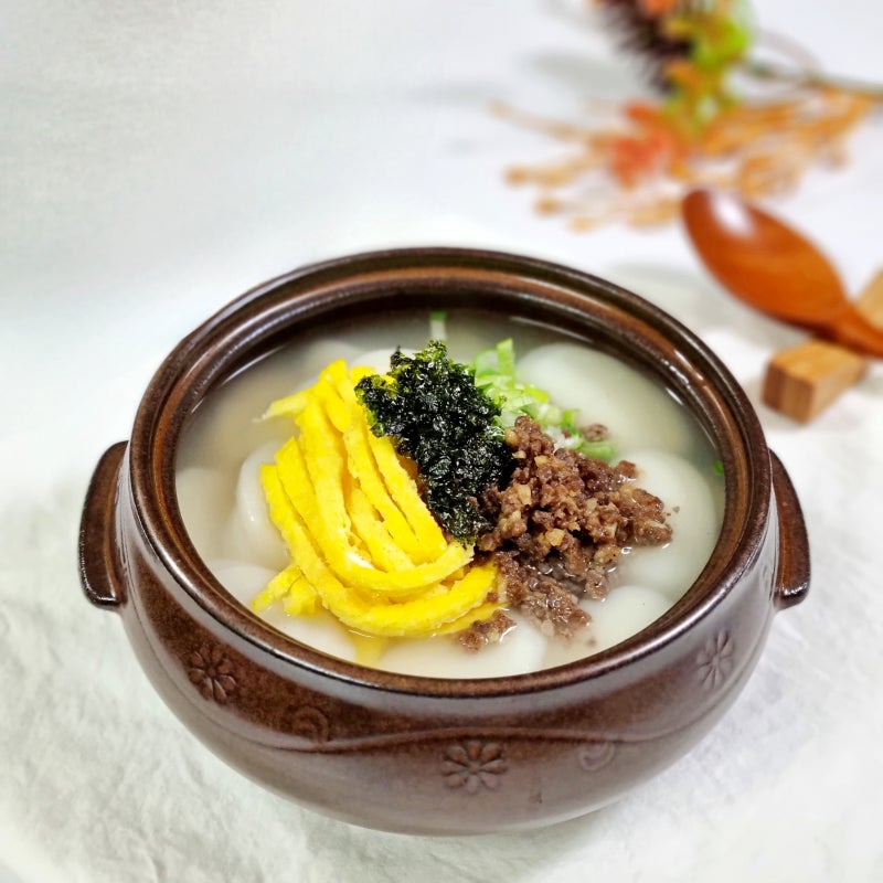 소고기 고명 떡국 끓이는법 간단 멸치육수 설날 떡국 레시피