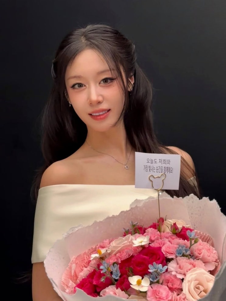  순백의 실크로 빚은 고혹미를 보여준 지연, 황재균과 이혼 후 드레스 여신