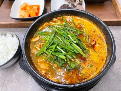 푸짐한 국밥에 셀프바까지 가성비 최고, 호산동 맛집 상인돼지국밥 모다직영점 솔직후기