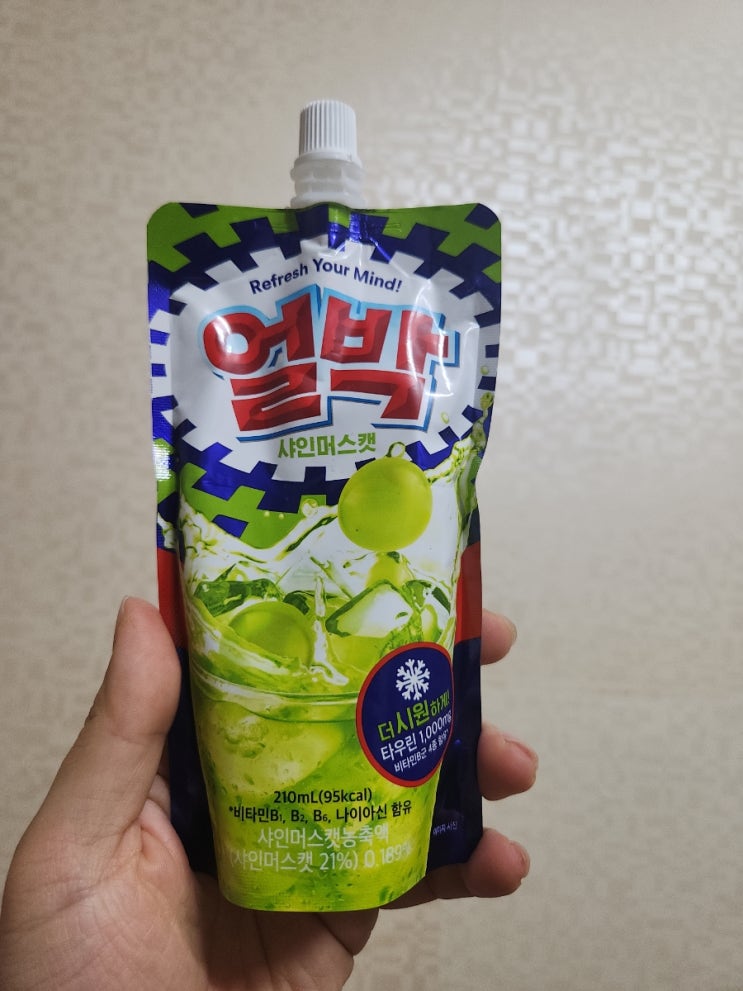 동아제약 얼려먹는 박카스 얼려먹어도되고 그냥먹어도 되는 음료 에너지드링크 얼박 샤인머스켓맛 그리고 칼로리