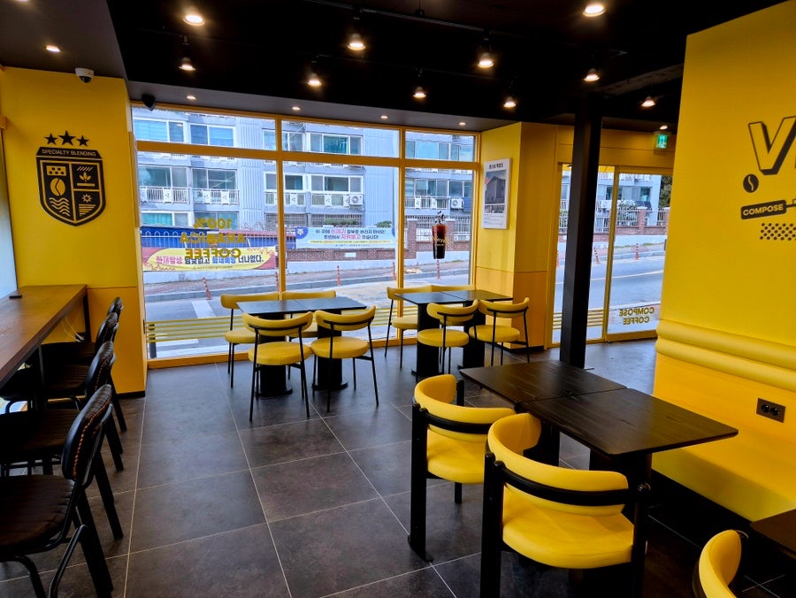 컴포즈커피 광주비아중흥점 사진 3