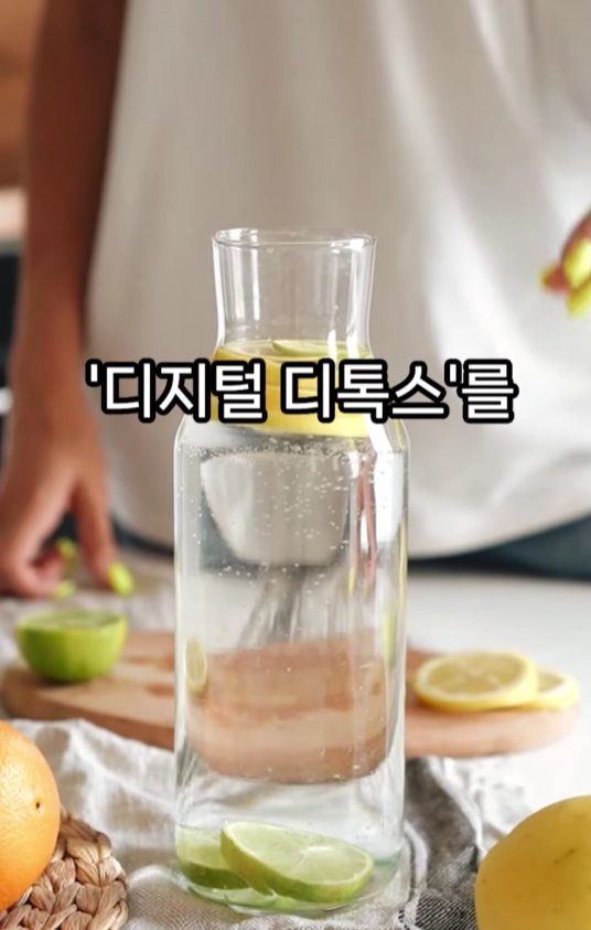  도파민 중독 탈출: 스마트폰을 '흑백'으로 바꿔야 하는 과학적 이유