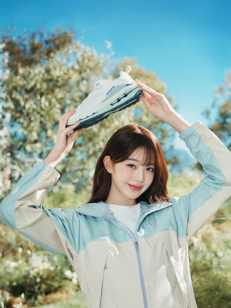 아이더 플렉션 하이브리드 장원영 트레킹화 가벼운 산행부터 일상 워킹까지 완벽 커버