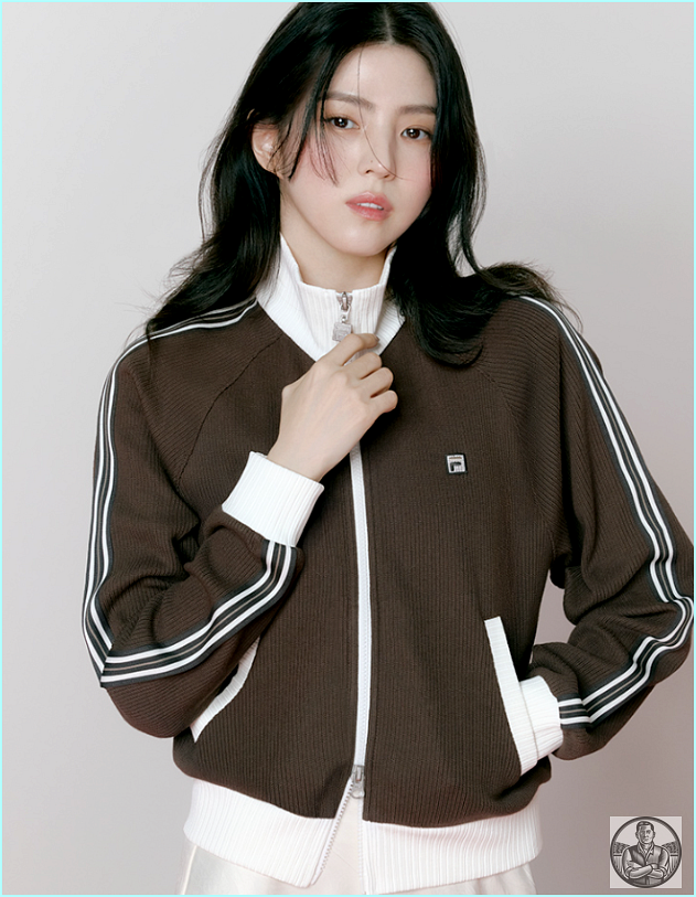  "한소희랑 수영이 같은 옷?" 요즘 없어서 못 판다는 11만 원대 갓성비 트랙탑