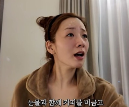   '5월의 신부' 윤보미, 생애 첫 호캉스에서 흘린 눈물… "나를 위한 시간"