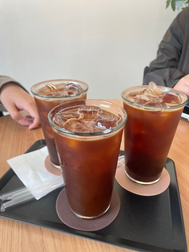  날카로운 하루가 둥글어지는 순간 군산 수송동 신상카페 라라카페셀렉션 군산단체모임카페 아메리카노맛집