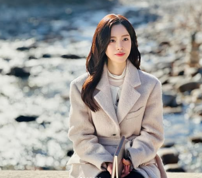  "10년째 모솔? 억울" 여배우 인스타 속 숏 코트는?