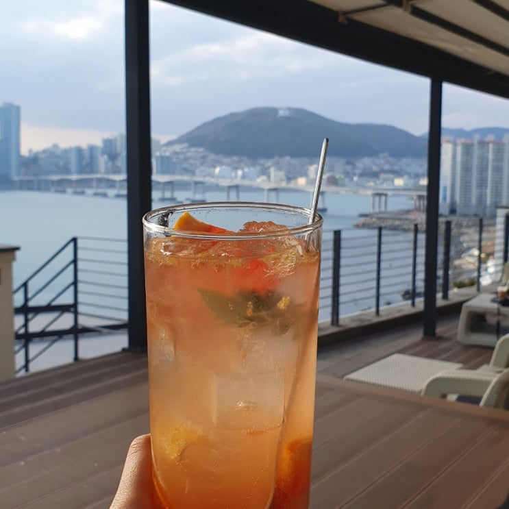  에테르 흰여울문화마을 오션뷰 대형카페 후기