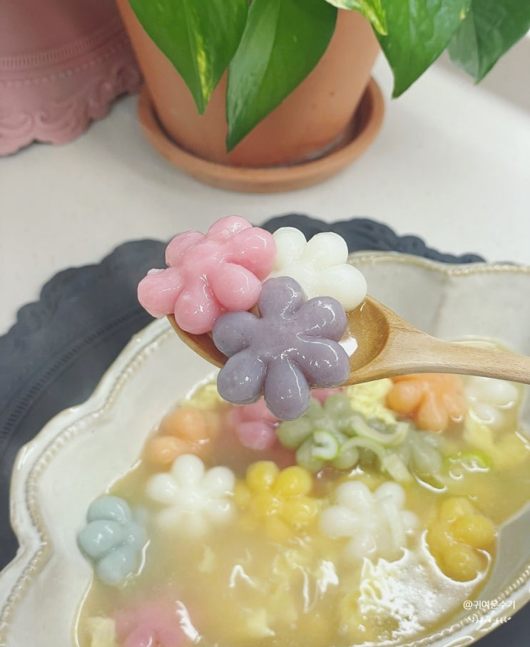  명절 당일 떡국 끓이는법, 꽃 떡국떡으로 예쁘고 깔끔한 멸치육수 떡국레시피