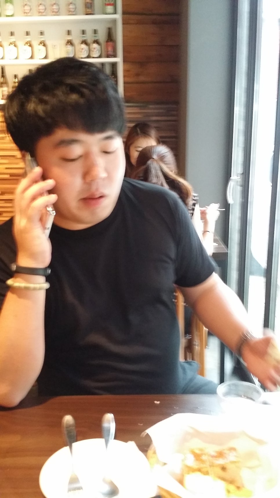 10년동안 1600개의 계약을 땄습니다.