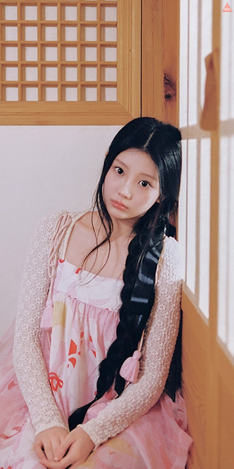 iPhone Wallpaper: ILLIT Wonhee's Seollal Hanbok Greeting Wallpaper by Seuljjang