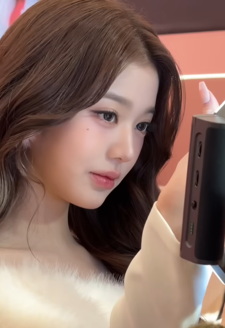  "보정 0%" 실물 체감짤로 난리 난 장원영 혼혈 그레이 컬러 렌즈