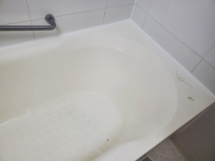  창원 성산구 성주동  유니온빌리지 욕조 실리콘 곰팡이 벌어짐 재시공