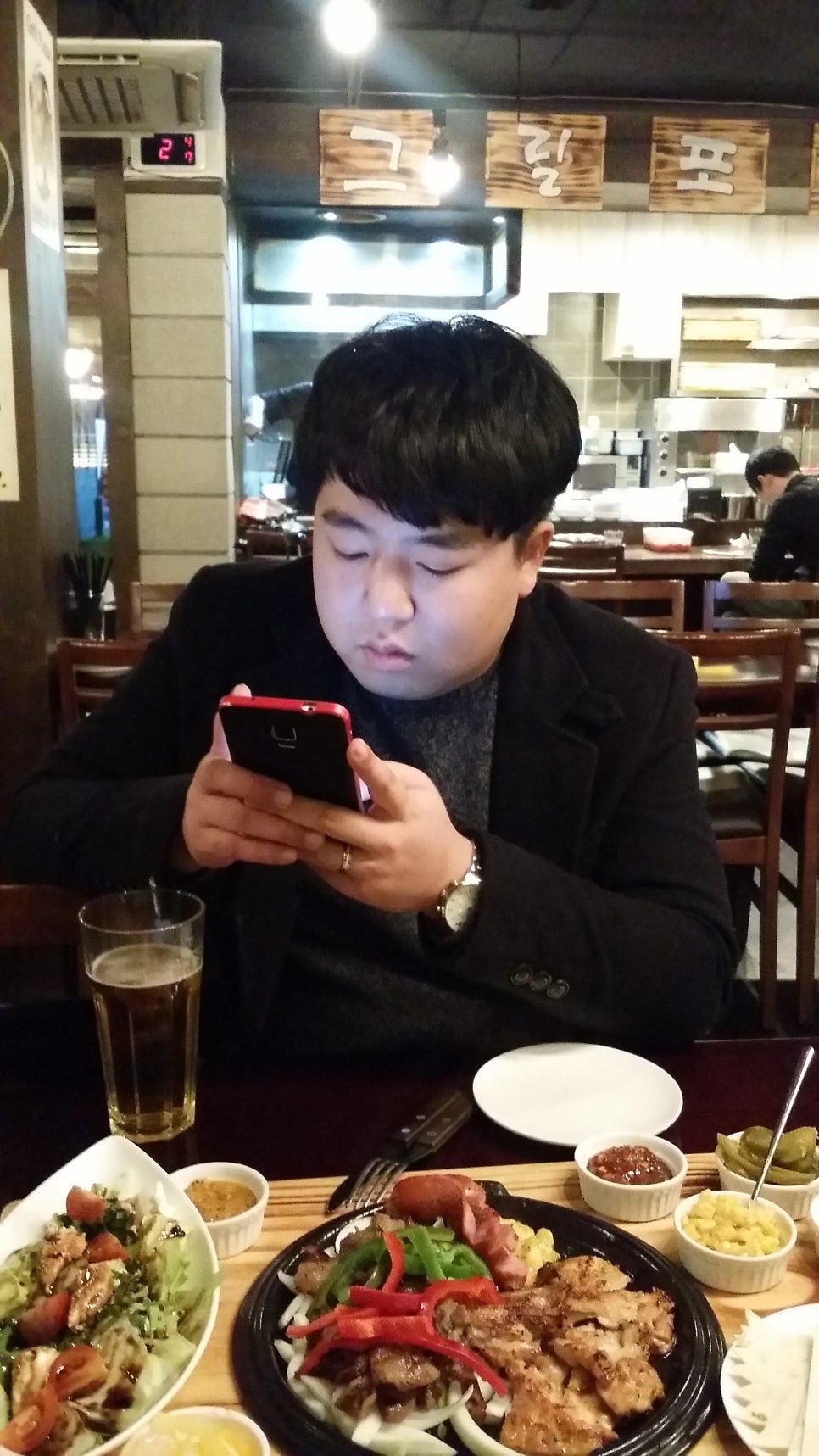 10년동안 1600개의 계약을 땄습니다.
