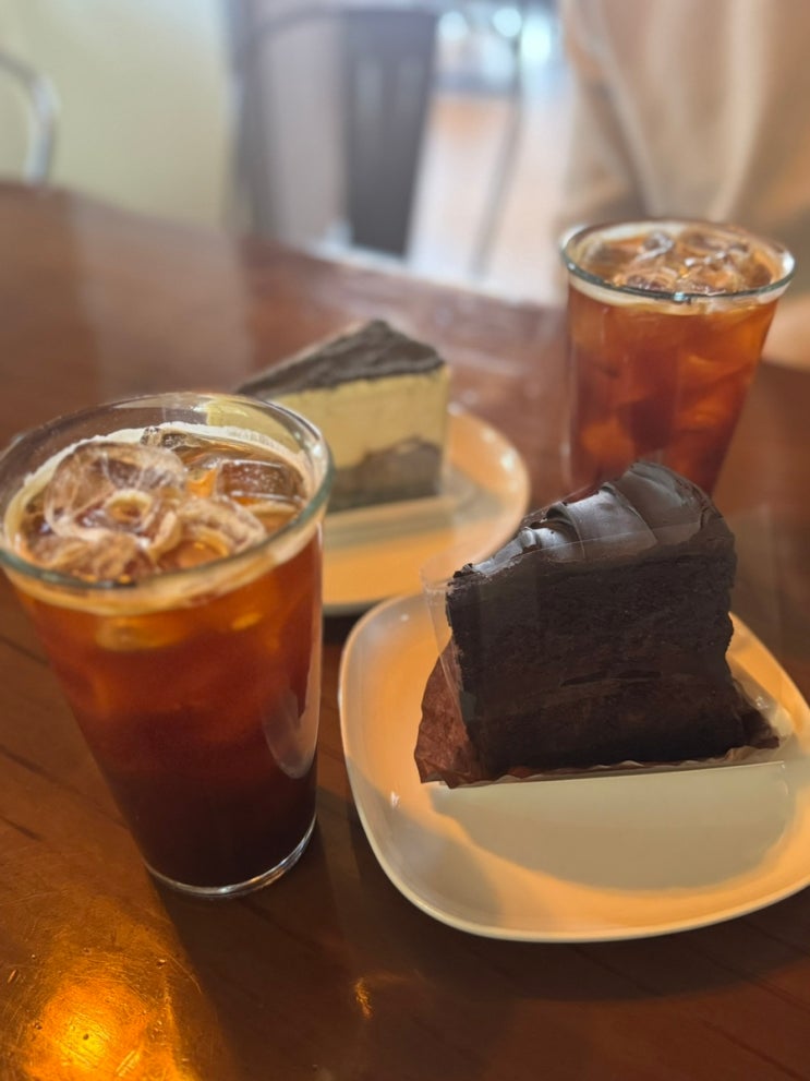  시흥 물왕저수지 대형 카페 케이크 맛집 봉브릿지