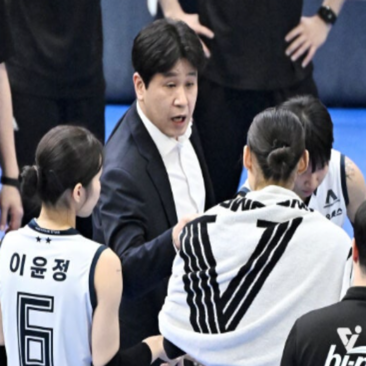 도로공사, 김천불패도 끝나며 3연패 수렁!! 게다가 압도적 범실파티로 자멸, 이제 선두수성도 위태로운 시즌 최고의 위기상황!! 강소휘는 언제 오는겨??