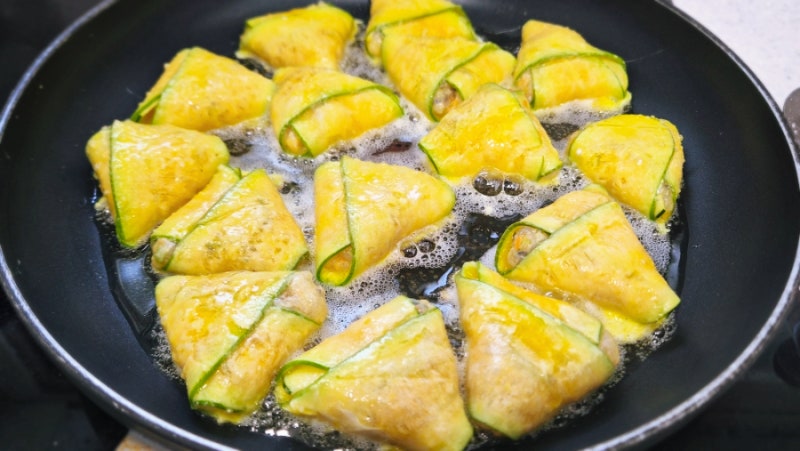 입도 눈도 즐거운 삼각김밥 모양의 애호박 새우전 만들기 / 탱글한 식감에 고소한 애호박 새....