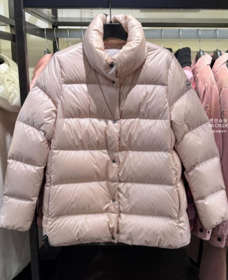 [공유] 몽클레어 가성비 패딩 코체비스 베이지핑크 아울렛입고 ! (바람막이보다 착해요)