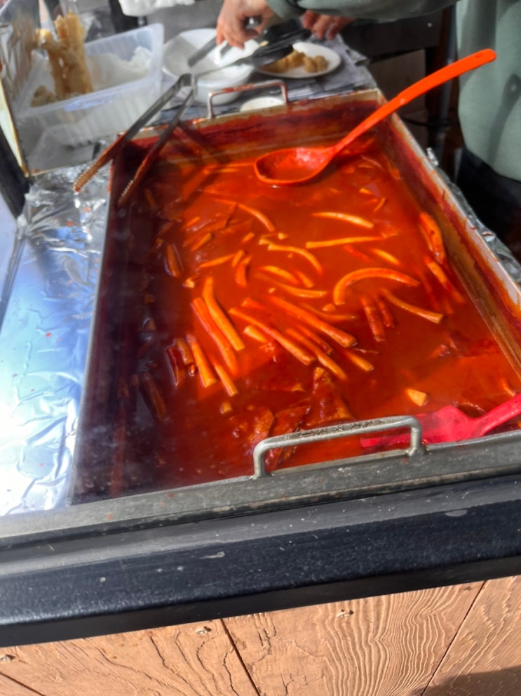  청주 성안길 떡볶이 맛집 공원아줌마떡볶이, 매운 밀떡에 튀김·어묵탕까지 제대로