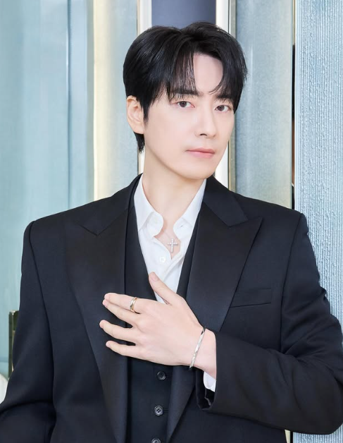 “진짜 왕족이었다?” 이준혁 전주 이씨 효령대군 직계 ‘왕과 사는 남자’ 무대인사 뒤집은....