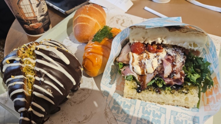  [부산 카페] "해운대 엘시티 옆 빵 동굴?" 달맞이길에서 마주한 이국적인 후스후무무 베이커리, (Who's Who MUMU)