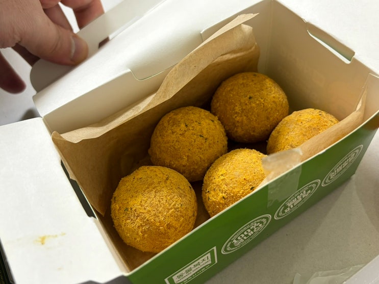  자담치킨 후라이드만 시키면 아쉬워요. 자담 치요링 솔직후기