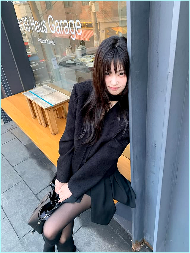  “그 청순했던 최희진 맞아?” 몰라보게 시크해진 착장, 알고 보니 송지오(SONGZIO) ‘이 자켓’ 때문...