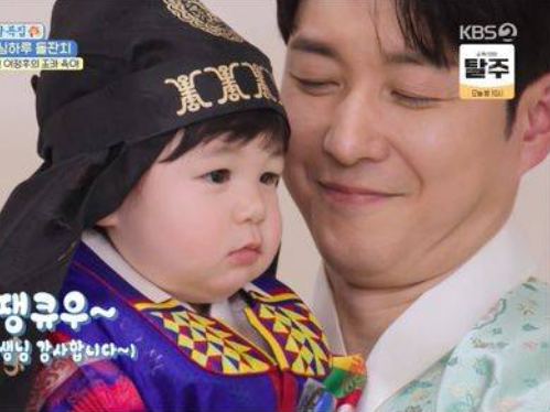 “사원증? 마이크? 아니 돈!” 심형탁 아들 하루 '돌잡이' 선택에 웃음 폭발 (‘슈퍼맨이 돌아....