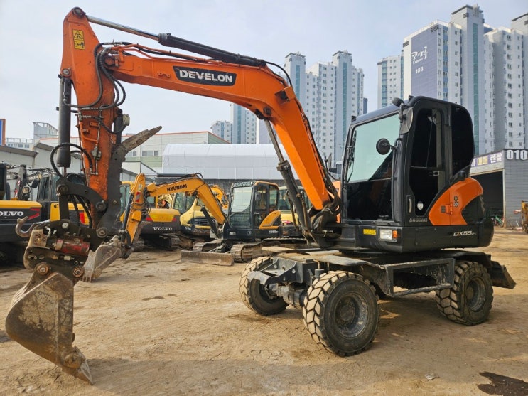  두산 DX55W-5K 2021년식 저가동 회전링크 코끼리집게 중고굴삭기 03 타이어식