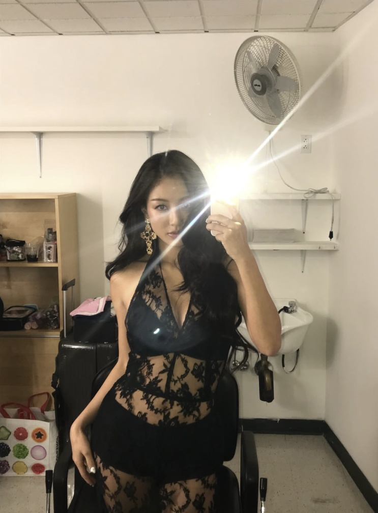  [셀럽 패션] 트와이스 지효 몸매 미쳤다? 레이스 드레스 완전 정리