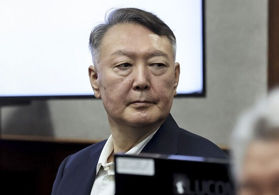 '내란 우두머리' <b>윤석열</b>, 결국 <b>1심</b> 무기<b>징역</b>... "사형은 피했다?"