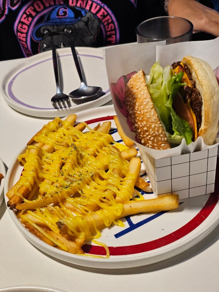  퇴근 후 아내와 양재천데이트 양재시민의숲맛집 애견동반 술집 버거베어 프리다이너 파스타 수제버거 후기