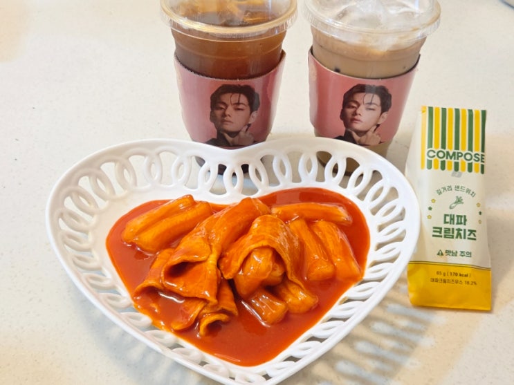  컴포즈커피 신메뉴 추천 쫄깃분모자떡볶이 리뷰