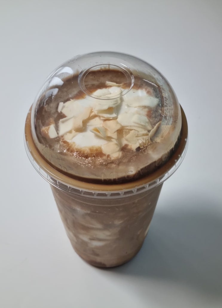  메가커피 코코넛커피 스무디(칼로리 당류 카페인 함량 높음)