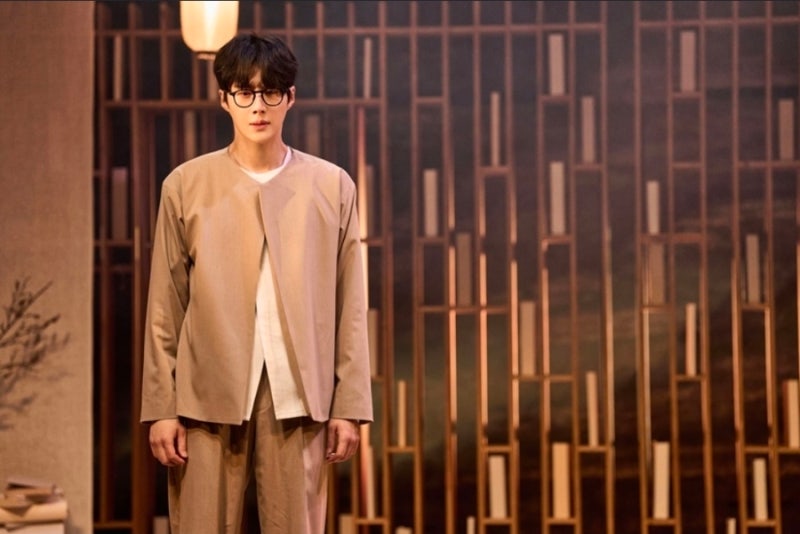 김선호 연극 비밀통로 무대, 6인 6색 열연