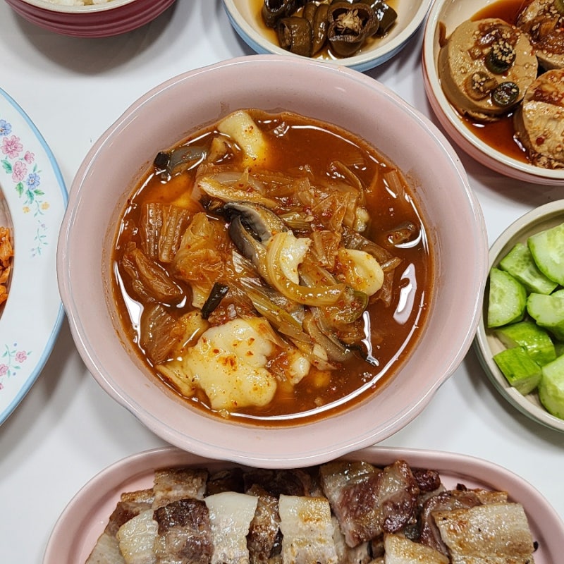 김치수제비 레시피 얼큰 김치 수제비 만들기 매운 수제비 반죽 만드는법