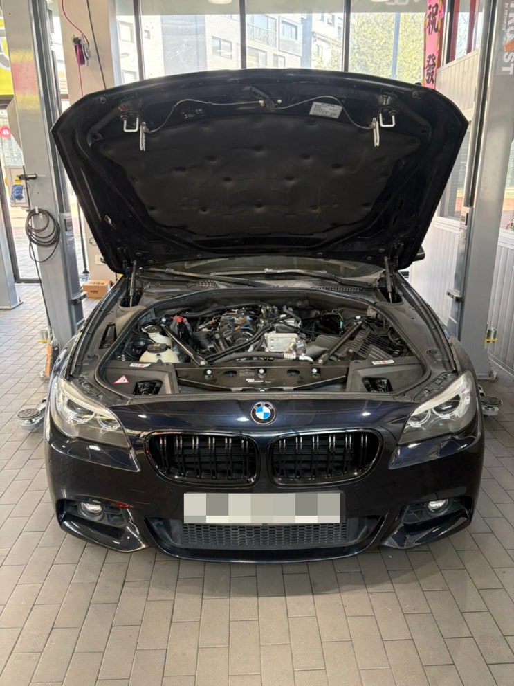 의정부 민락동 카센터 (어바웃 모터스) BMW (F10) 528i 본네트에서 연기, 오일누유, 헤드커버 교환 작업