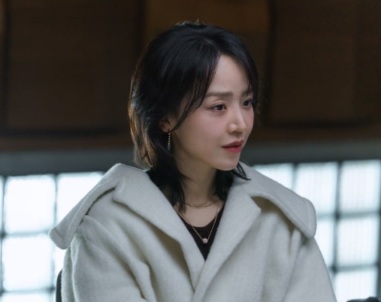   넷플릭스 <레이디 두아> 결말 총정리: 가짜가 진짜를 집어삼킨 잔혹한 연극