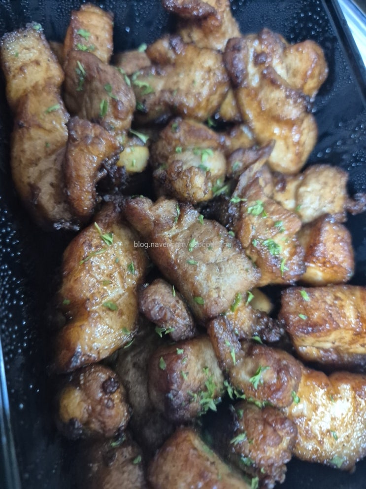  육칠이 배달전문 고깃집 숙성고기 삼겹살 떡볶이 눈꽃치즈 김치볶음밥