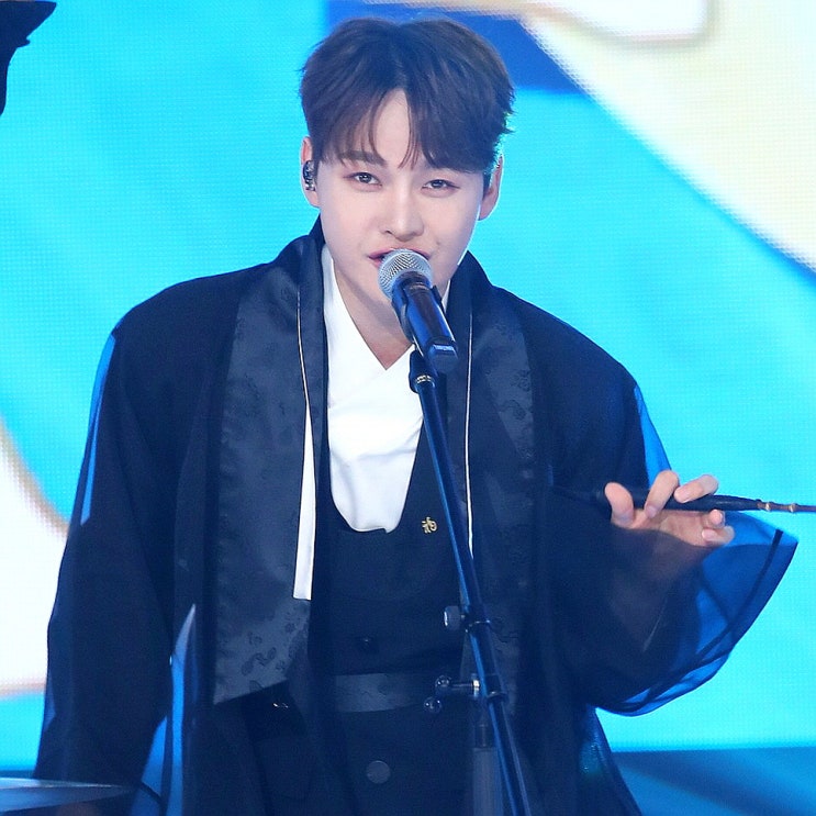  행사비 한 번에 4천이라고? 박서진 수입 시원하게 밝혔다 (금요일 예능)