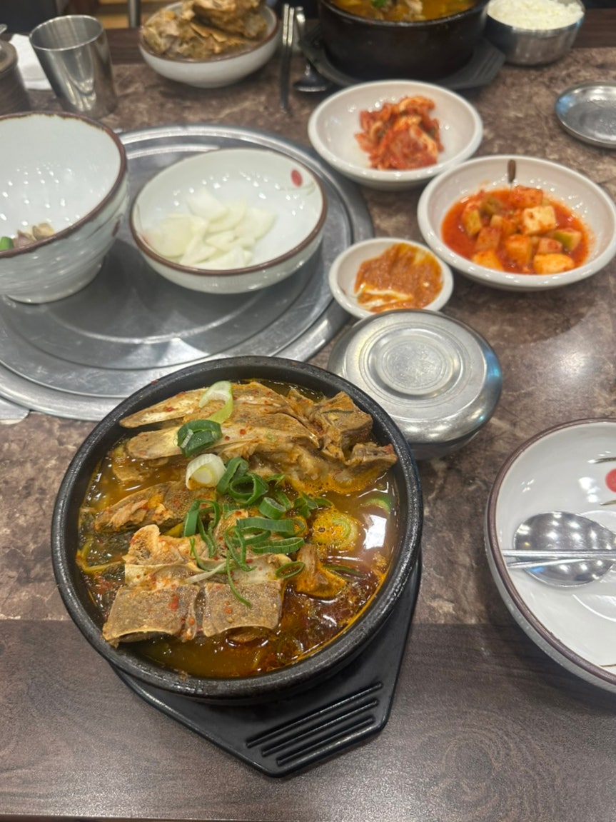 거두리시래기감자탕 만년점 사진 1