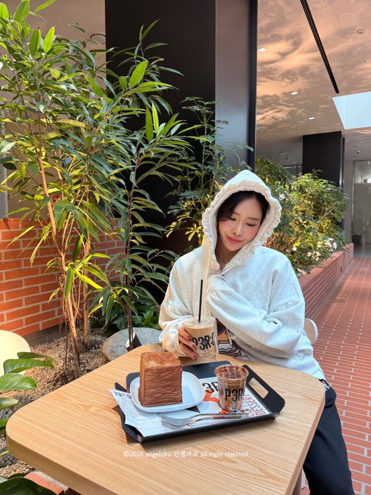  오늘의 힐링은 따뜻한 커피와 빵, 빵수니의 카페 일상 ️