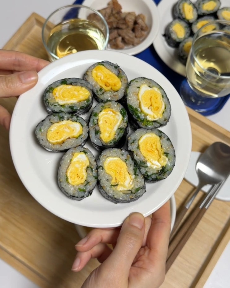  지금 냉이 이렇게 안 먹으면 손해예요! 자꾸 손이 가는 냉이계란김밥