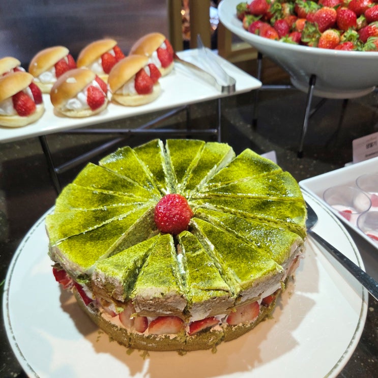  마키노차야 뷔페 광교 맛집 주말디너가격 딸기말차 하겐다즈아이스크림
