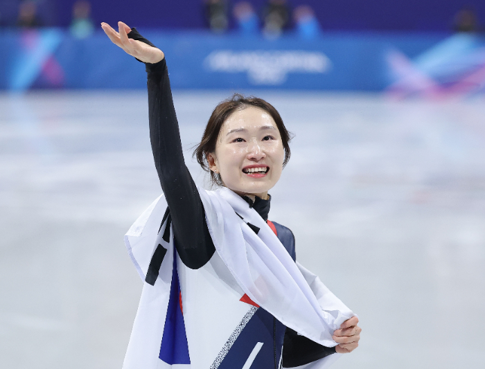 결국 역사 쓴 최민정, 메달 7개로 대한민국 '역대 1위' 등극... 은퇴 암시 눈물까지?