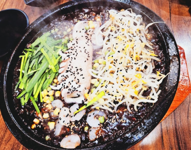  대전 짜장 맛집 "둔산 돌짜장" 후기 | 짜장면 위에 통오징어까지 돌판에서 지글지글