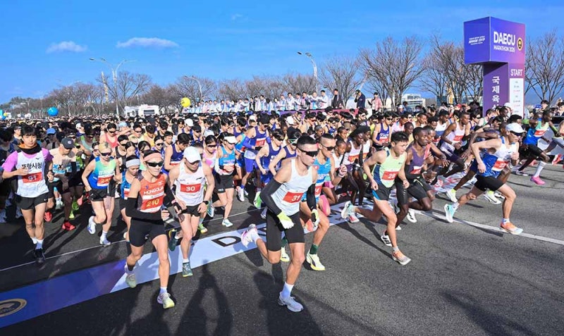 "대구의 봄, 역주로 물들다"… 2026 대구마라톤, 신기록·2연패 '새 역사'