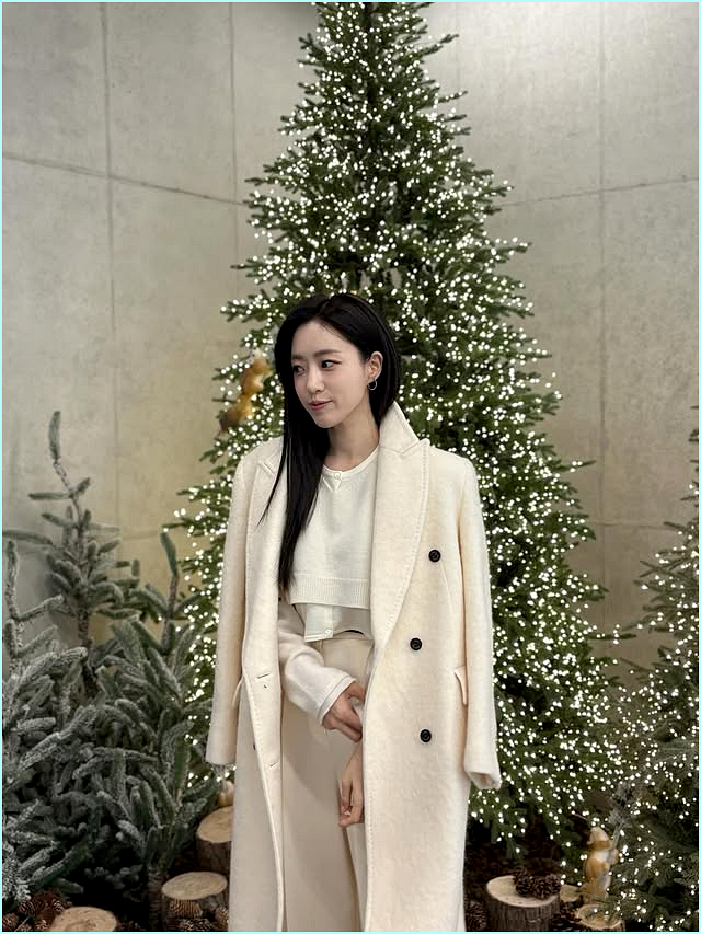 "티아라 은정 맞아?" 함은정, 화이트 올드머니룩으로 리즈 갱신한 근황